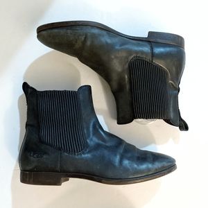 Ugg Australia Distressed Jo Chelsea Boots